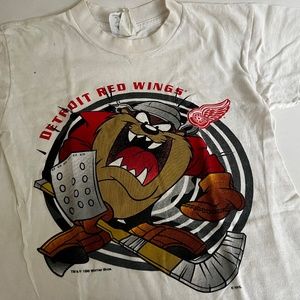 Vintage TAZ shirt from the 90's